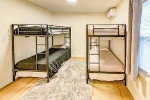 3 chambres, fer et planche à repasser, Wi-Fi, draps fournis