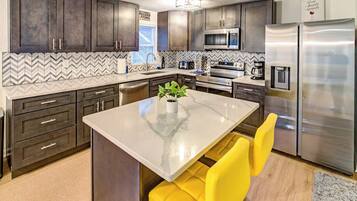 Micro-ondes, four, plaque de cuisson, lave-vaisselle