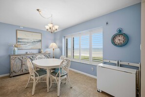 Apartment, Mehrere Betten, Terrasse, Meerblick (Errol By The Sea 126) | Speisen