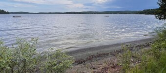 Bright, Spacious Family Getaway with Lake Access