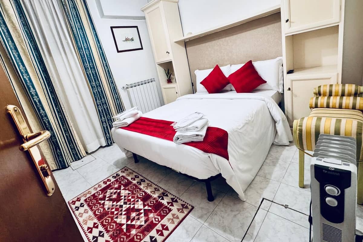 Economy-herbergi með tvíbreiðu rúmi | Ókeypis þráðlaus nettenging