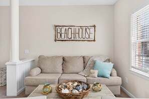 TV - 2BR Condo with Golf Views Near Sunset Beach (Sunset Beach)