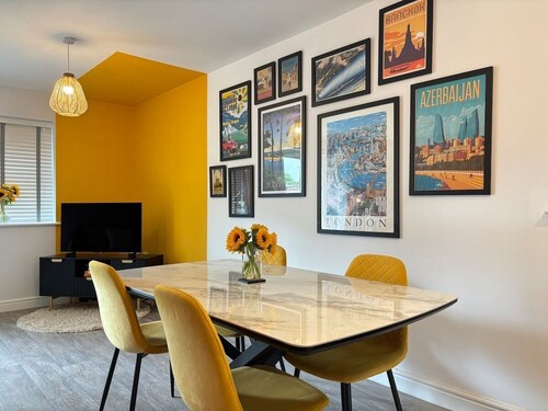 4BR • 2.5BA • Fast Wi-Fi • Free Parking • Garden