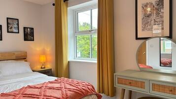 4 makuuhuonetta, silitysrauta/-lauta, internet, vuodevaatteet