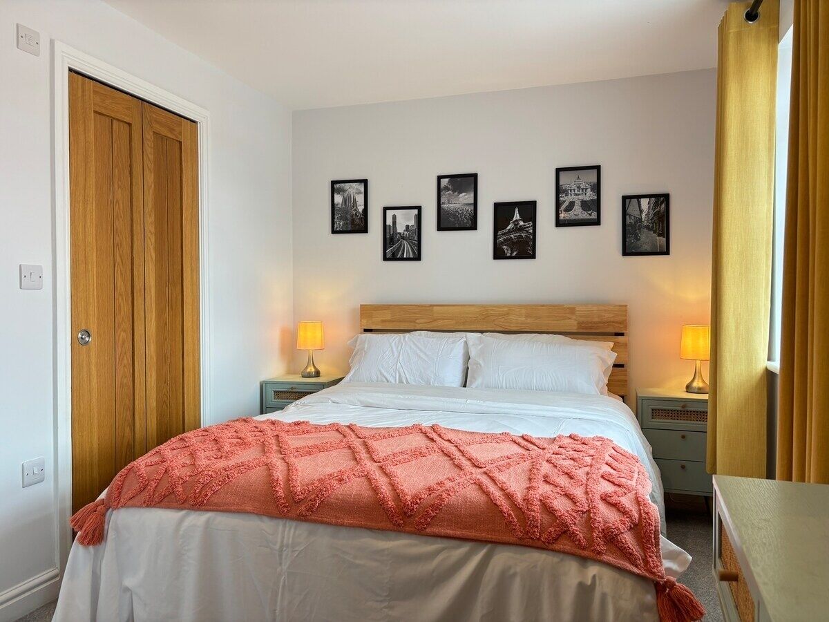 4 makuuhuonetta, silitysrauta/-lauta, internet, vuodevaatteet