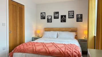 Iron/ironing board, internet, bed sheets