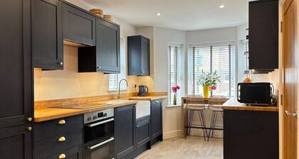 4BR • 2.5BA • Fast Wi-Fi • Free Parking • Garden