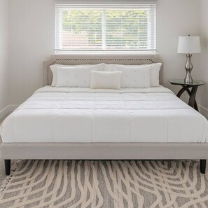 7 bedrooms, desk, iron/ironing board, travel cot - Spacious Cedar Park Retreat | Backyard Oasis (Cedar Park)