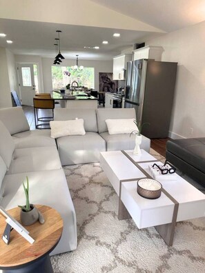 Smart TV, ping pong - Spacious Cedar Park Retreat - Backyard Oasis (Cedar Park)