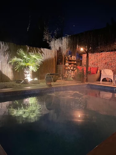 Sıcak Havuzlu Şömineli Jakuzili Villa