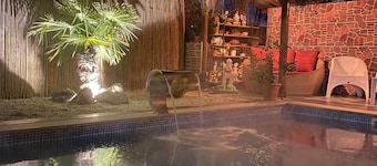 Sıcak Havuzlu Şömineli Jakuzili Villa