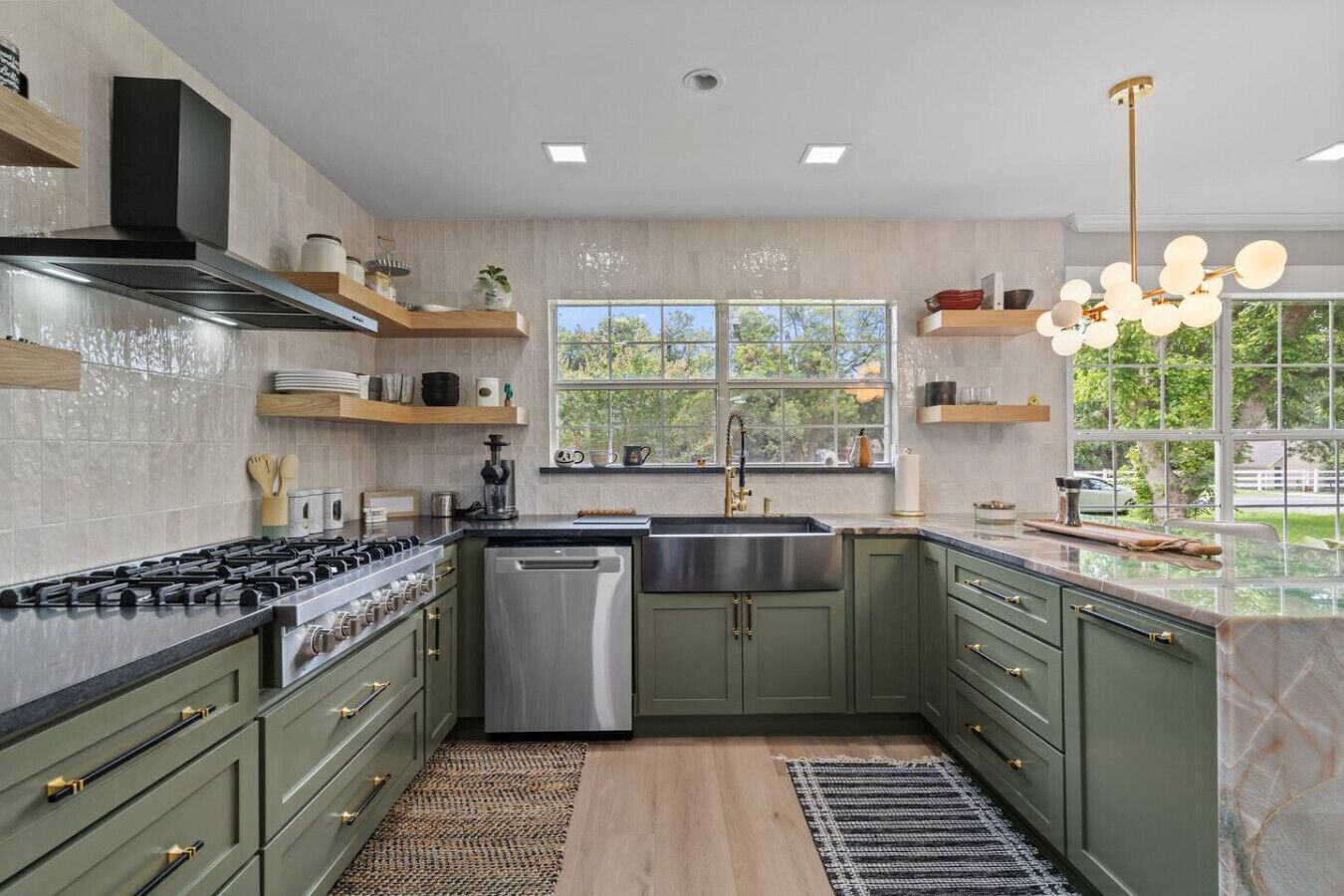 Fridge, microwave, stovetop, dishwasher