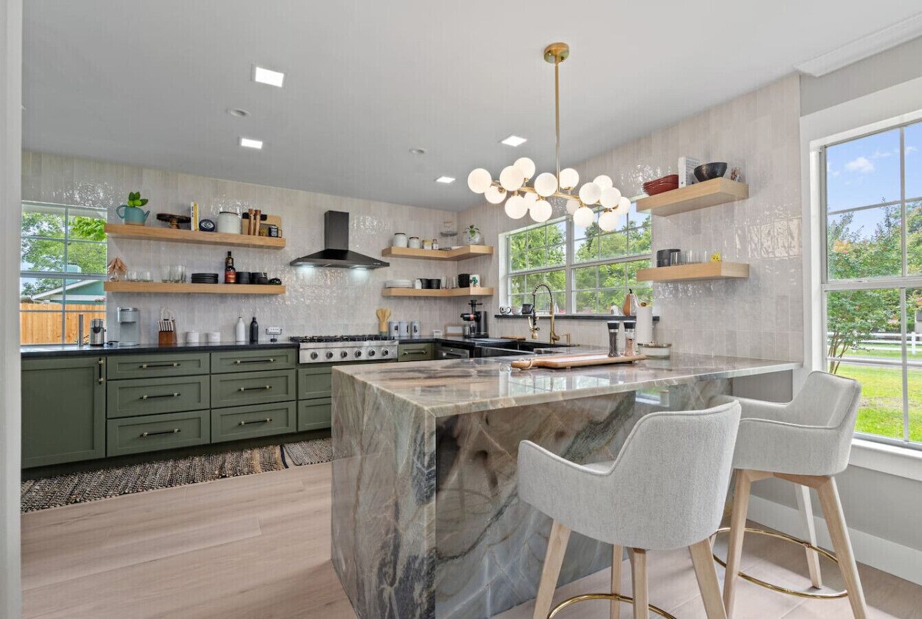 Fridge, microwave, stovetop, dishwasher