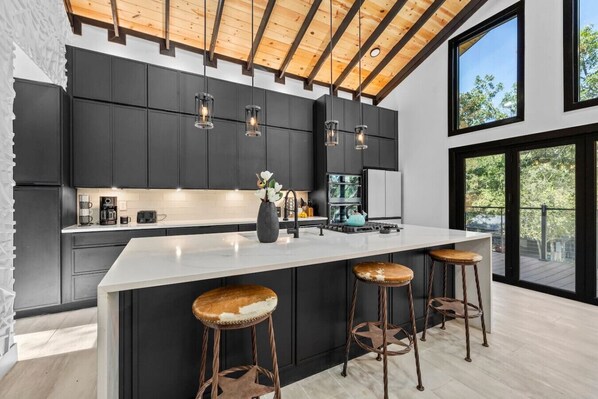 Fridge, microwave, oven, stovetop - Spectacular Grand Getaway - Pool • Fire Pit • Bar (Austin)