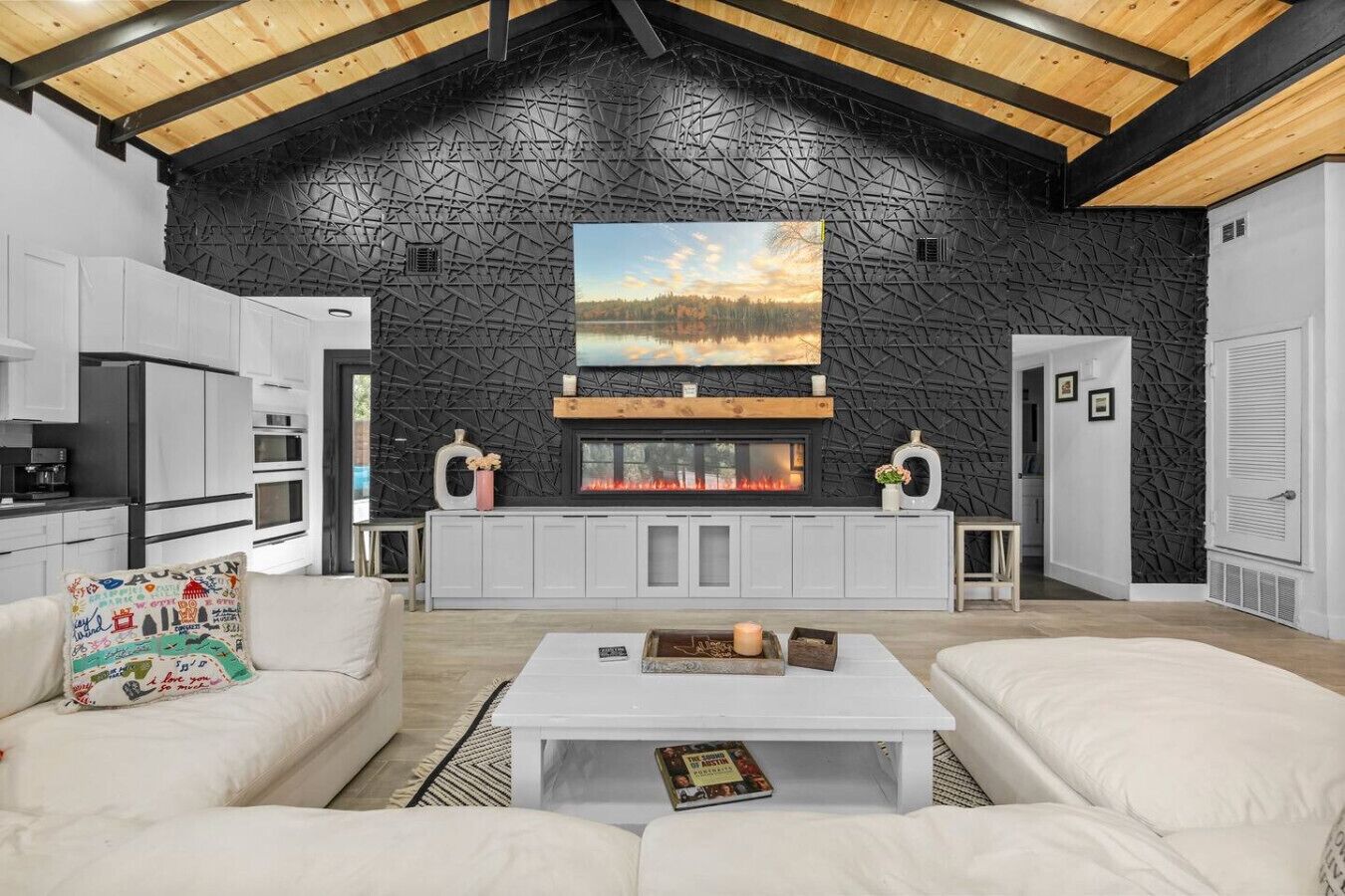 Smart TV, fireplace, stereo