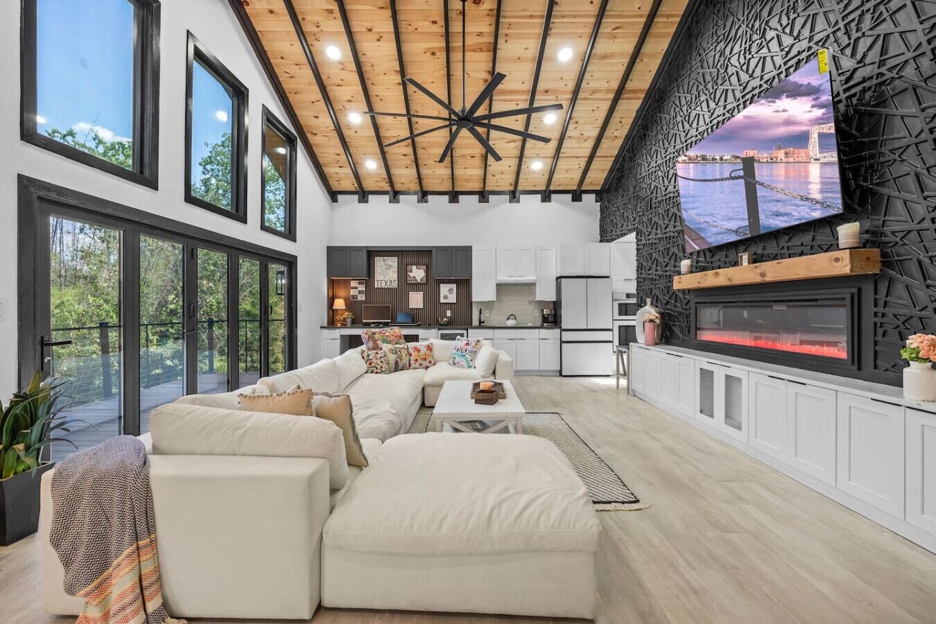 Smart TV, fireplace, stereo