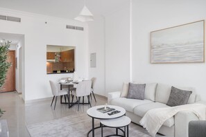 1 bedroom, Internet - JVC 1 bed Sleeps 4 With Swimming Pool (Dubai)