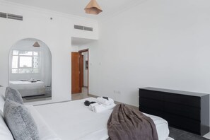 House | 1 bedroom, Internet - JVC 1 bed Sleeps 4 With Swimming Pool (Dubai)
