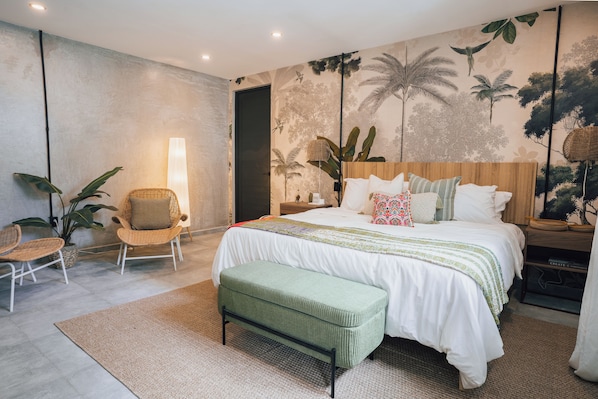 Habitación individual, vista a la alberca | Caja de seguridad en la habitación y tabla de planchar con plancha