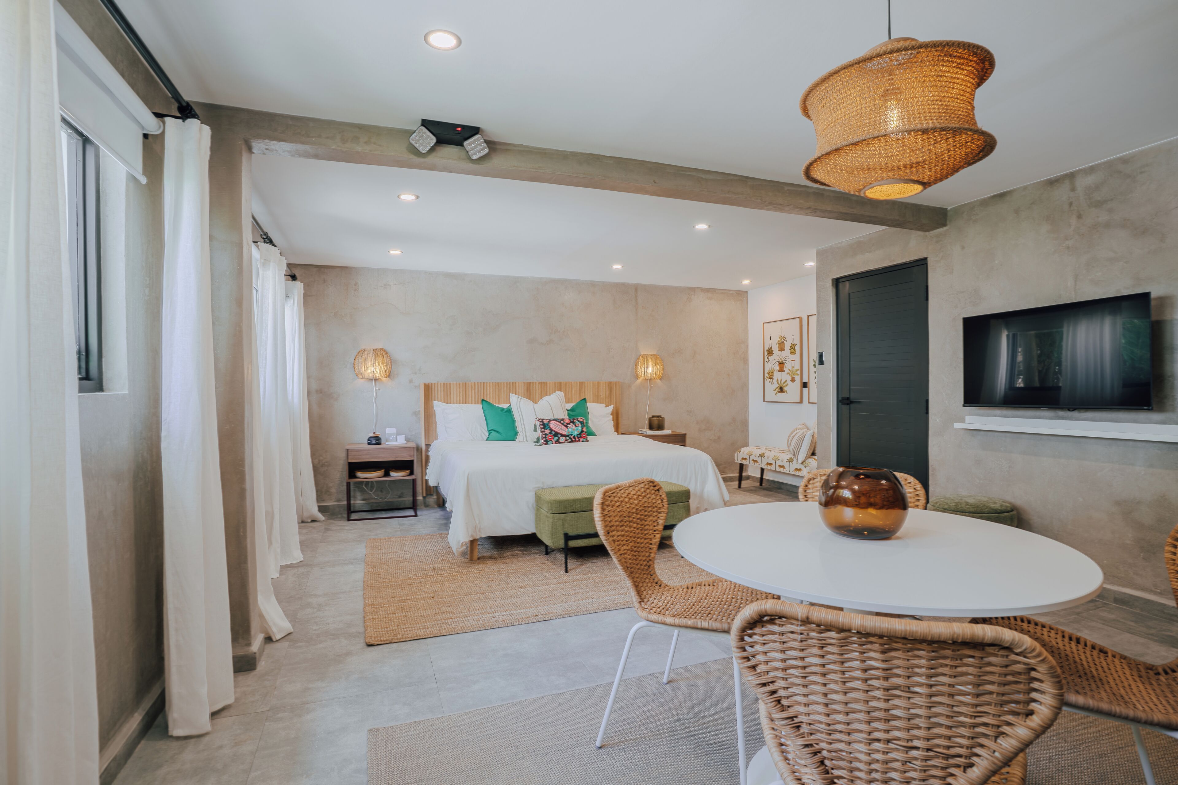 Chambre Simple, vue piscine | Coffres-forts dans les chambres, fer et planche à repasser