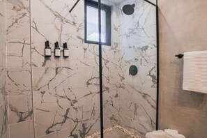 Taino | Bathroom - Flor De India (San Juan)