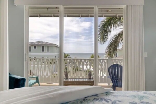 4 bedrooms, iron/ironing board, travel crib, free WiFi - Spacious 4BR/3BA Townhouse Steps from the Beach (Indian Shores)