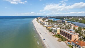 Beach nearby, sun loungers, beach towels - Spacious 4BR/3BA Townhouse Steps from the Beach (Indian Shores)