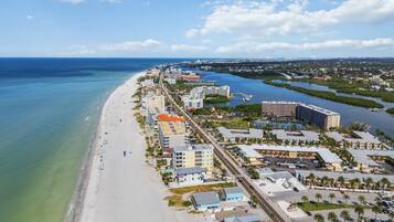 Beach nearby, sun-loungers, beach towels