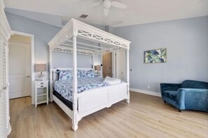 4 habitaciones, tabla de planchar con plancha y cuna de viaje 