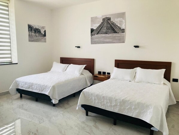 Escritorio, espacio para trabajar con laptop y wifi gratis