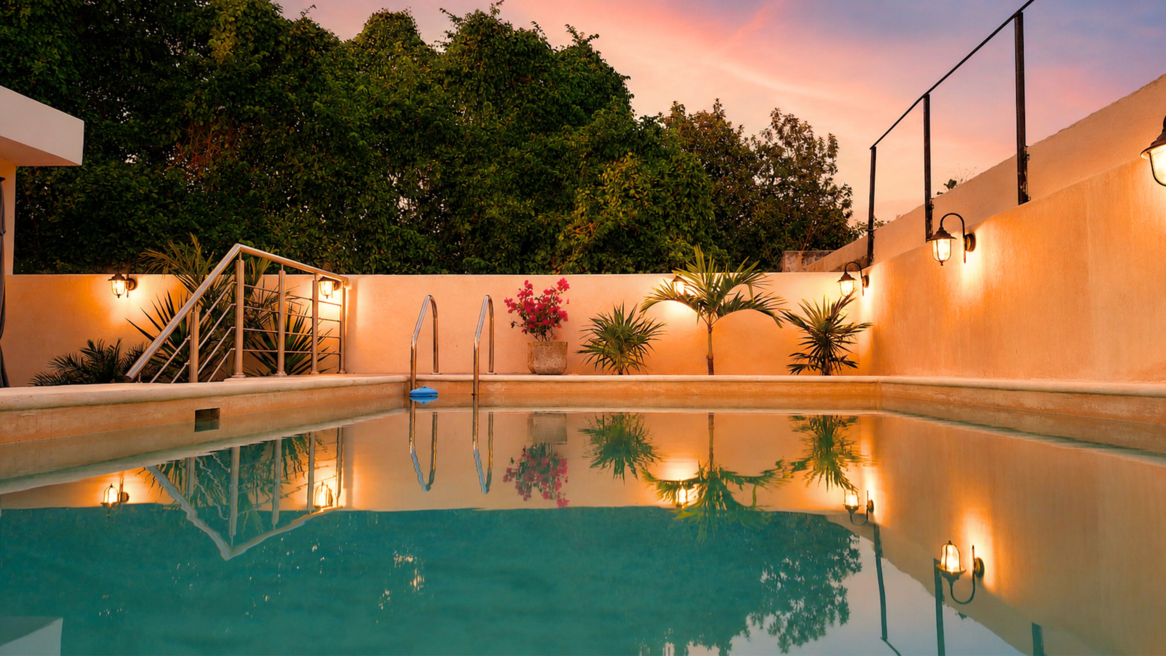 Una piscina al aire libre (de 07:00 a 22:00), sombrillas