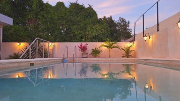 Outdoor pool, open 7:00 AM to 10:00 PM, pool umbrellas