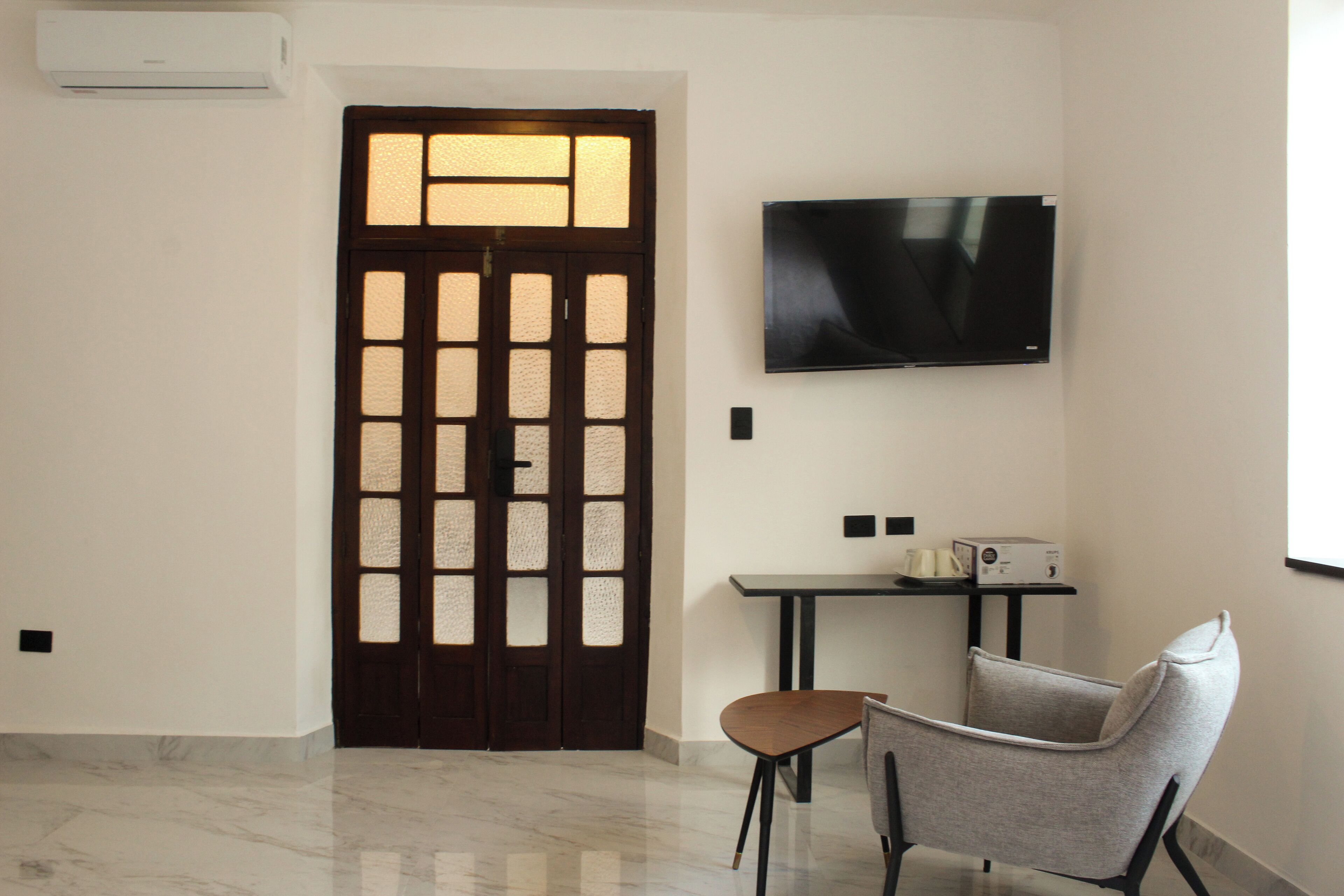 Habitación doble de lujo | Escritorio, espacio para trabajar con laptop y wifi gratis 