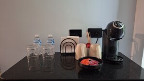 Luxury Room, 1 Queen Bed, Private Bathroom, Ground Floor | Coffee and/or coffee maker - Hotel Boutique Casa Vivaldi (Mérida)