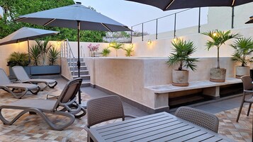 Outdoor pool, open 7:00 AM to 10:00 PM, pool umbrellas