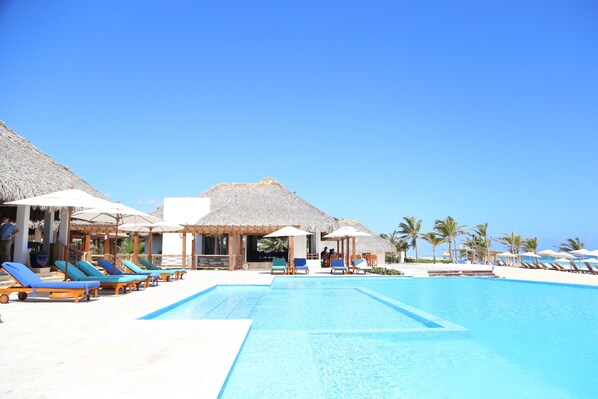 Pool - Deluxe suite Golf View & Jacuzzi at Cana Rock Star (Punta Cana)