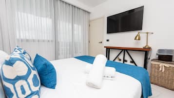 2 bedrooms, iron/ironing board, WiFi, bed sheets