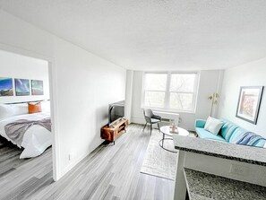 Schreibtisch, Bügeleisen/Bügelbrett, kostenloses WLAN, Bettwäsche