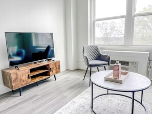 Interior - Sleepover: Updated 1BD/1BA + Gym - Cincinnati (Cincinnati)