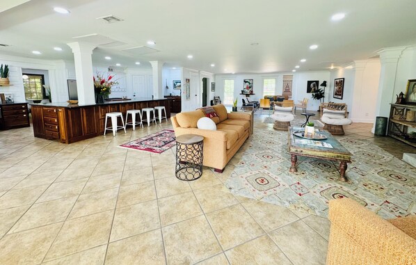 المنشأة من الداخل