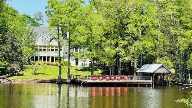 A lakeside property with a large house, dock, and pavilion. - Horton House SLEEPS 16, no pets or unapproved parties (Monroe)