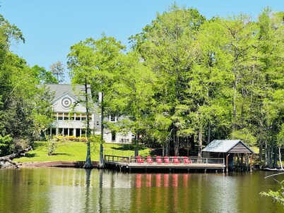 Horton House SLEEPS 16, no pets or unapproved parties