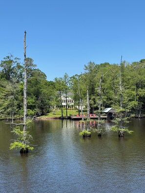المنطقة المحيطة بالمنشأة