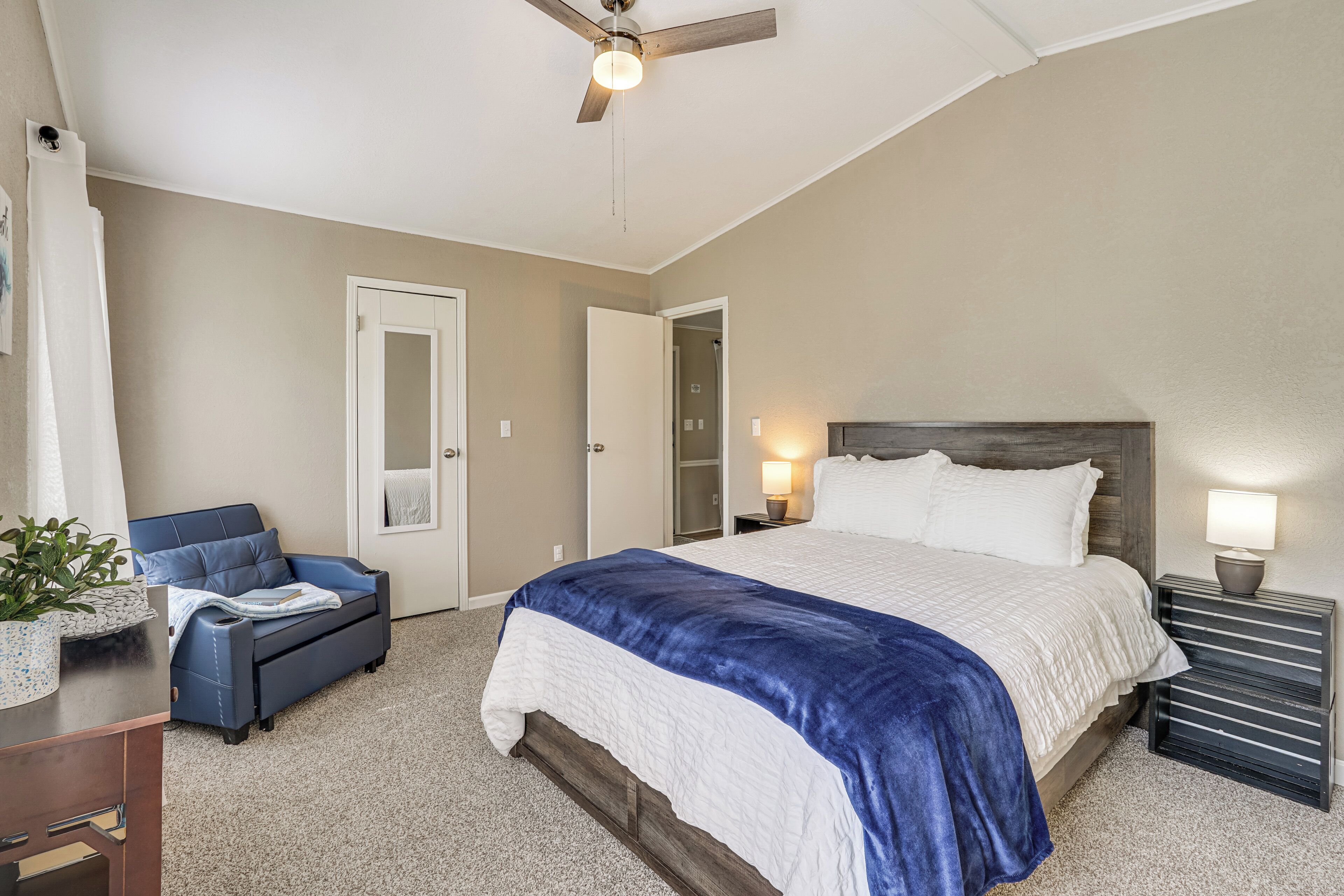 3 bedrooms, internet, bed sheets