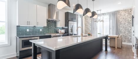 House | 8 bedrooms, Internet