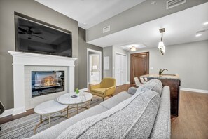 Living area - Gorgeous Downtown Flat / FREE Parking  •Gym•Security (Cleveland)
