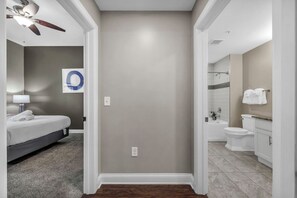 Haartrockner, Handtücher, Seife, Toilettenpapier