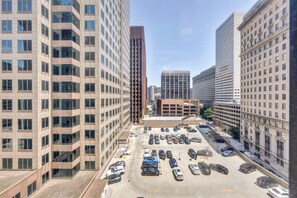 Unclassified image, 4 of 11, button - Luxury 2 BD Condo in the Heart of Downtown • Gym (Cleveland)