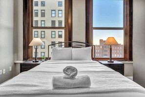 2 soverom, strykejern/-brett, internettilgang og sengetøy