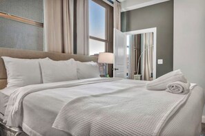 2 bedrooms, iron/ironing board, Internet, bed sheets - Perfect Luxury Flat • Heart of Downtown • Gym (Cleveland)